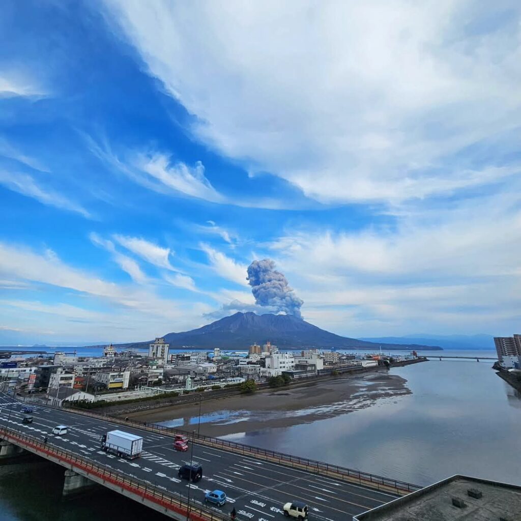eruzione vulcano Sakurajima giappone