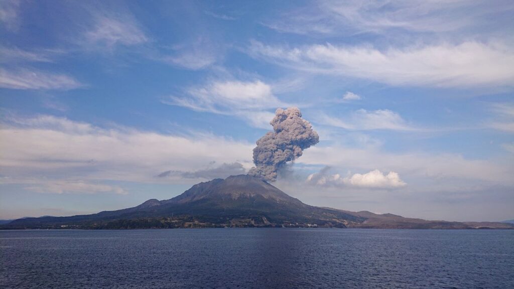 eruzione vulcano Sakurajima giappone