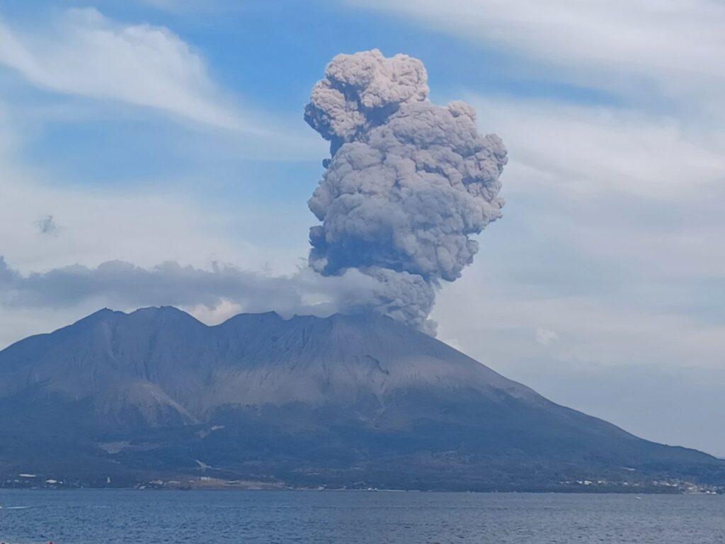 eruzione vulcano Sakurajima giappone