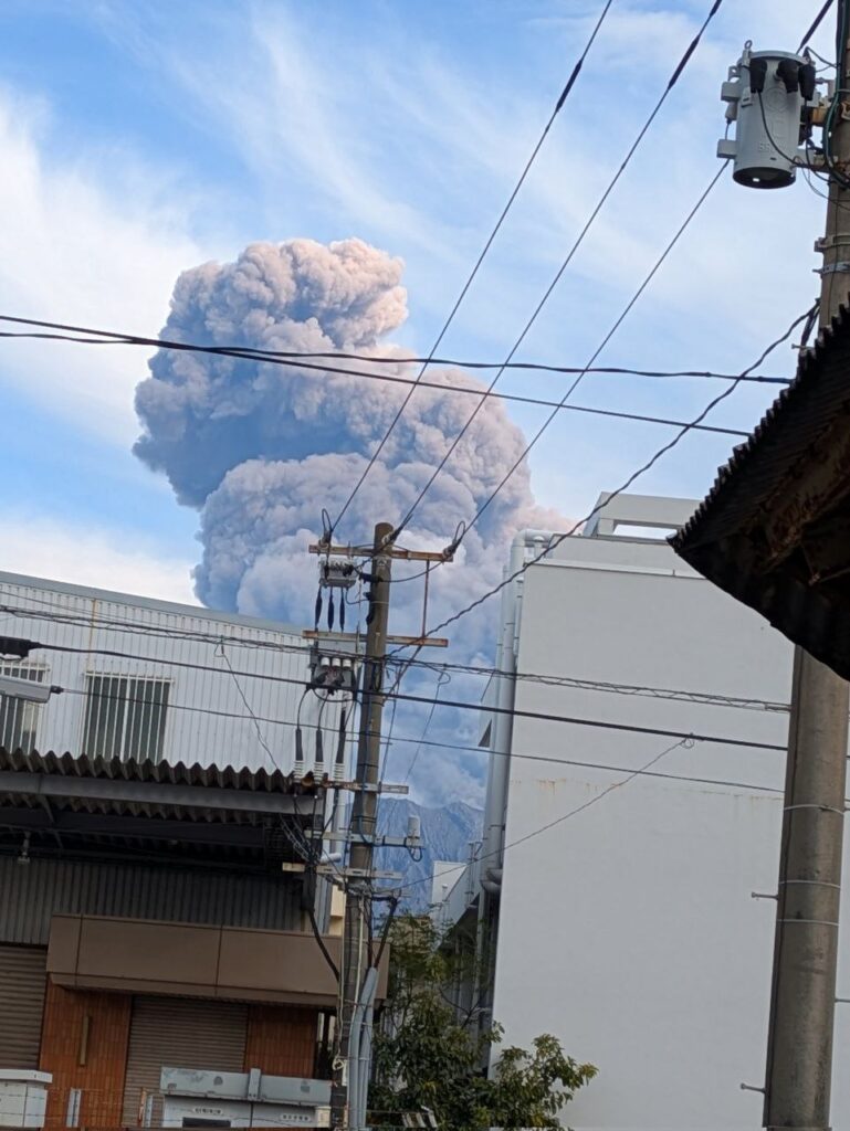 eruzione vulcano Sakurajima giappone