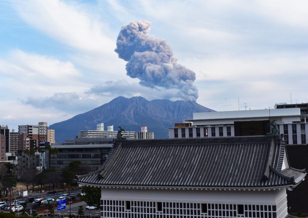 eruzione vulcano Sakurajima giappone