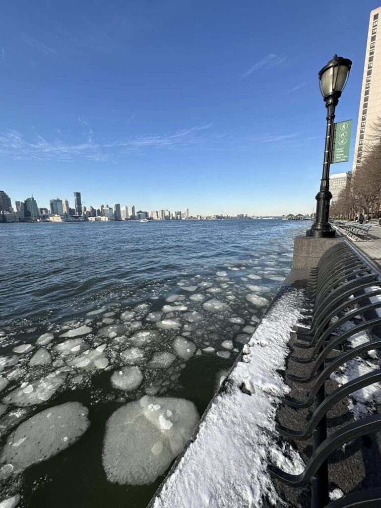 fiume hudson ghiacciato new york