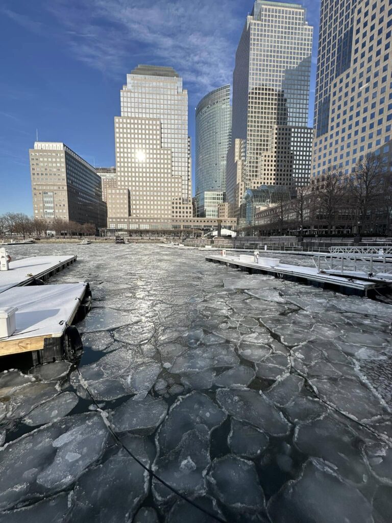 fiume hudson ghiacciato new york