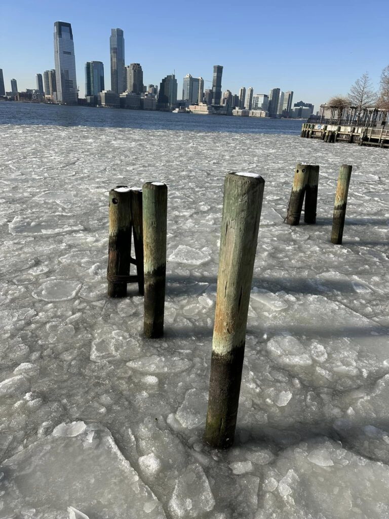 fiume hudson ghiacciato new york