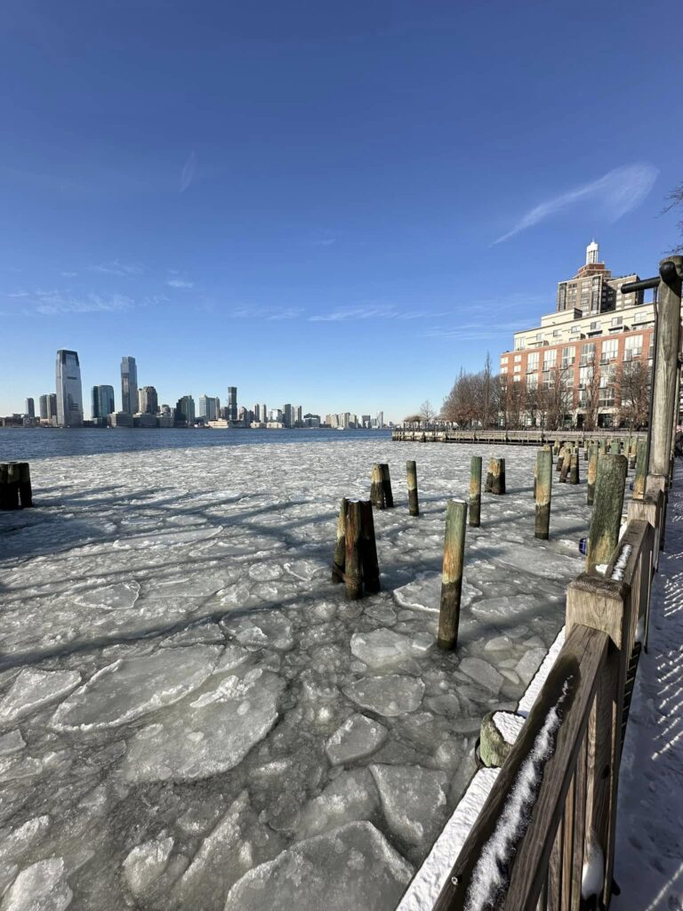 fiume hudson ghiacciato new york