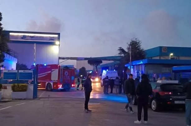 Fuoriuscita di ammoniaca da una fabbrica: morto un giovane operaio nel Casertano