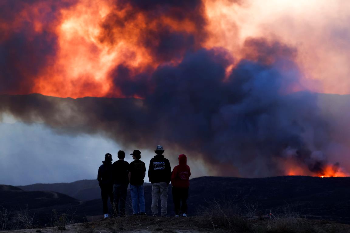 Nessuna tregua per la California, nuovi incendi ed evacuazioni: barlume di speranza nel weekend