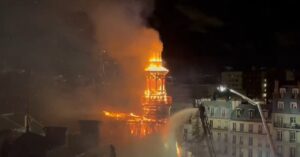 incendio parigi campanile