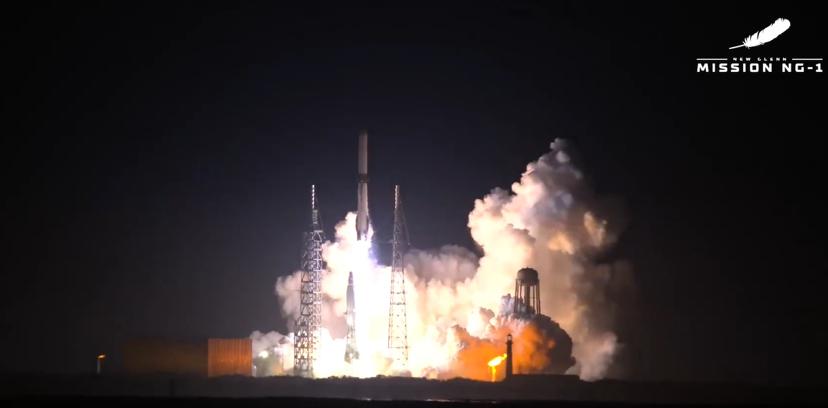 New Glenn spicca storico volo: il nuovo razzo di Blue Origin raggiunge l’orbita, persi i contatti col booster | FOTO e VIDEO