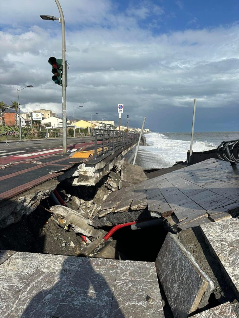 maltempo santa teresa di riva sicilia