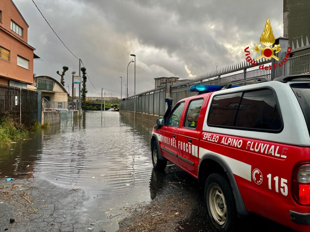 maltempo sicilia salvataggio misterbianco
