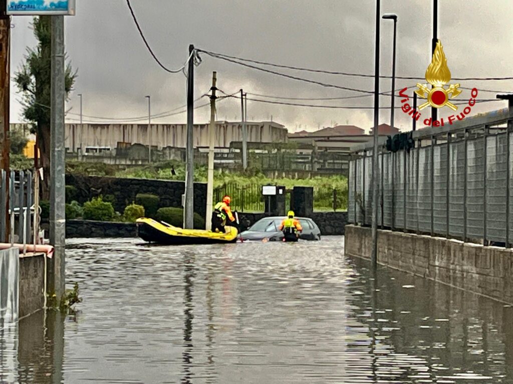 maltempo sicilia salvataggio misterbianco