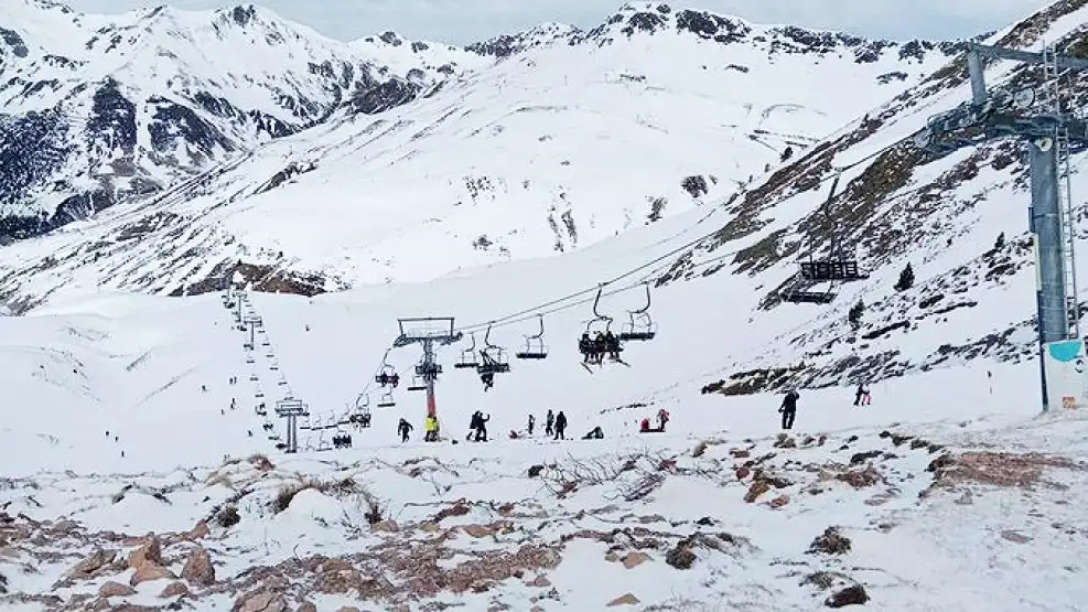 Si rompe cavo della seggiovia: 17 feriti gravi in Spagna