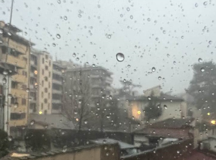 Maltempo, forte temporale con grandine a Firenze