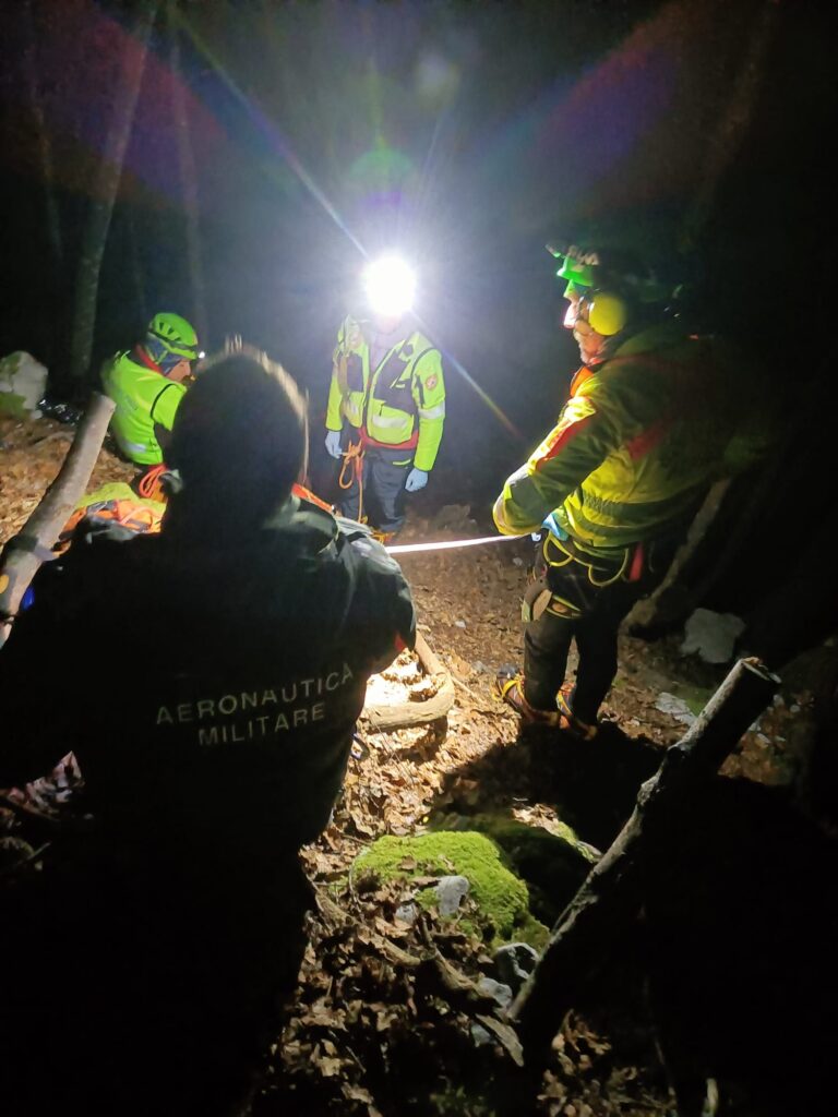 uomo disperso sul Gran Monte Prealpi Giulie Aeronautica Militare recupero salvataggio