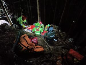 uomo disperso sul Gran Monte Prealpi Giulie Aeronautica Militare recupero salvataggio