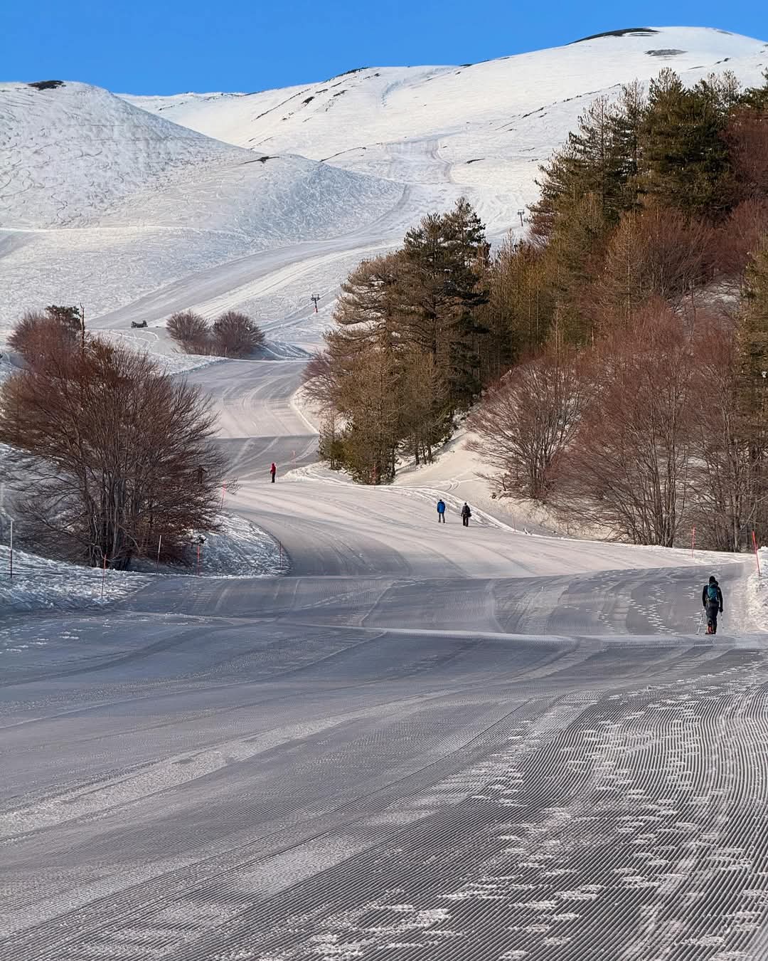 Cenere vulcanica sulle piste da sci dell'Etna