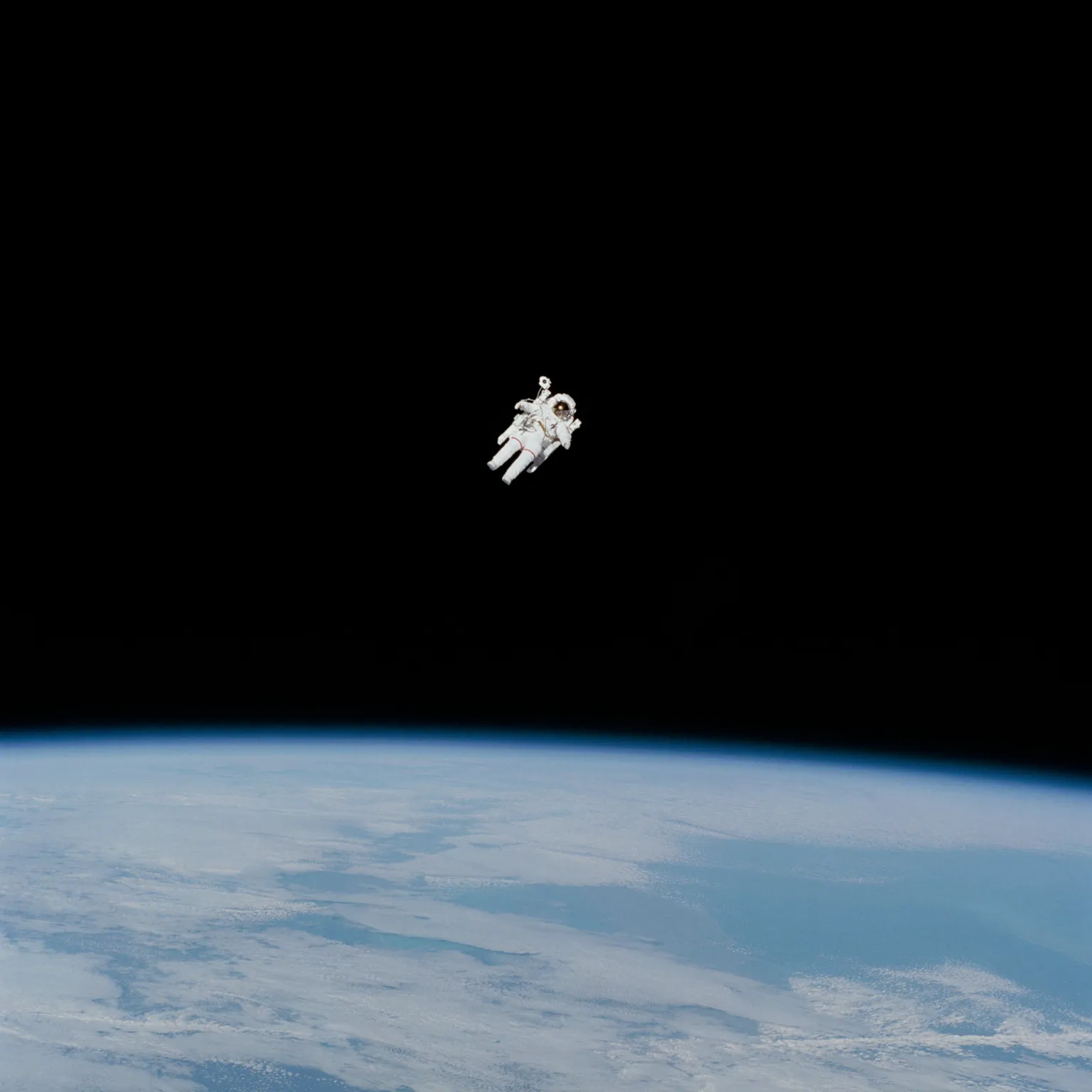 Il 7 febbraio 1984 la prima passeggiata spaziale senza “guinzaglio”