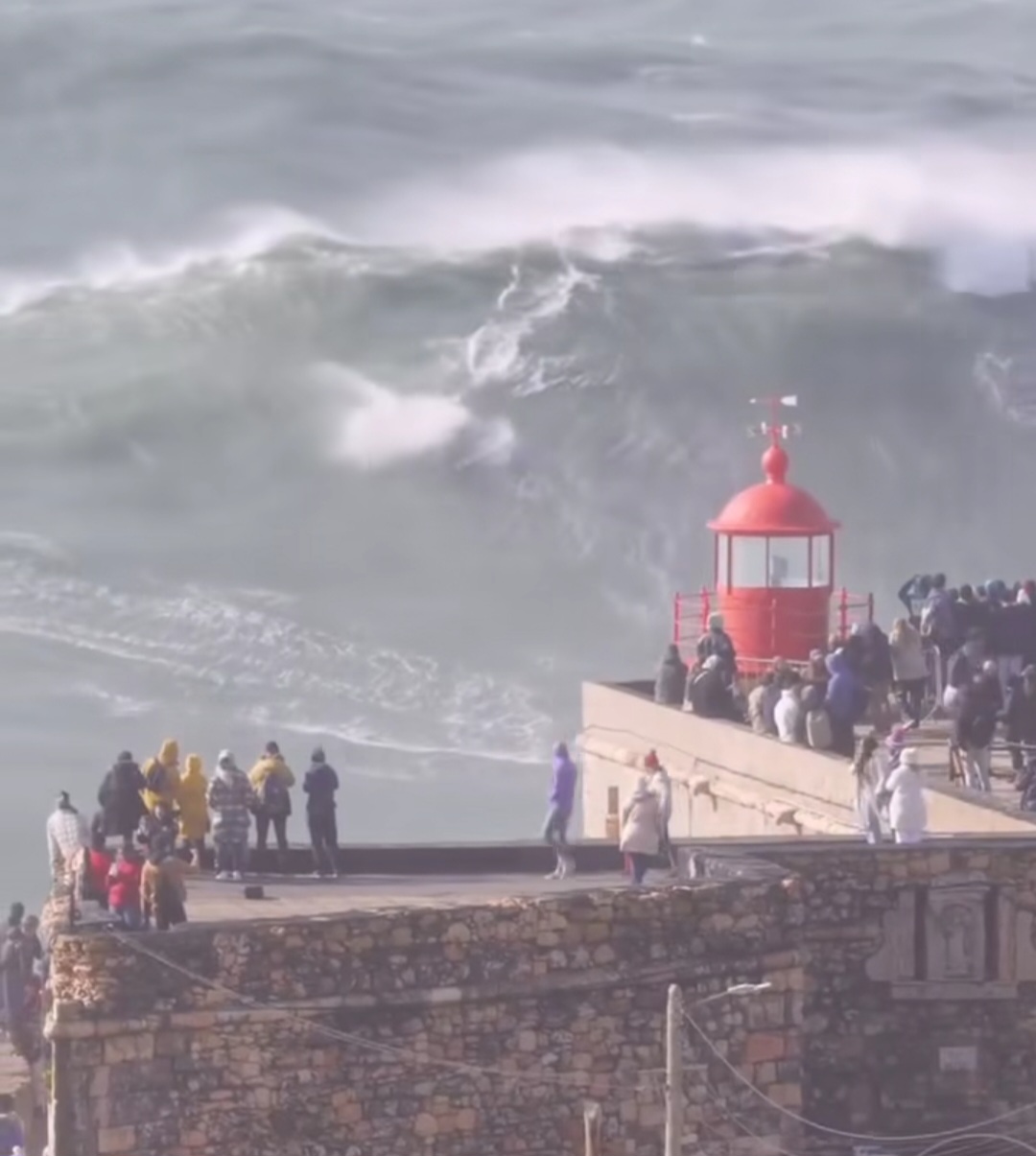 Nazaré onde giganti