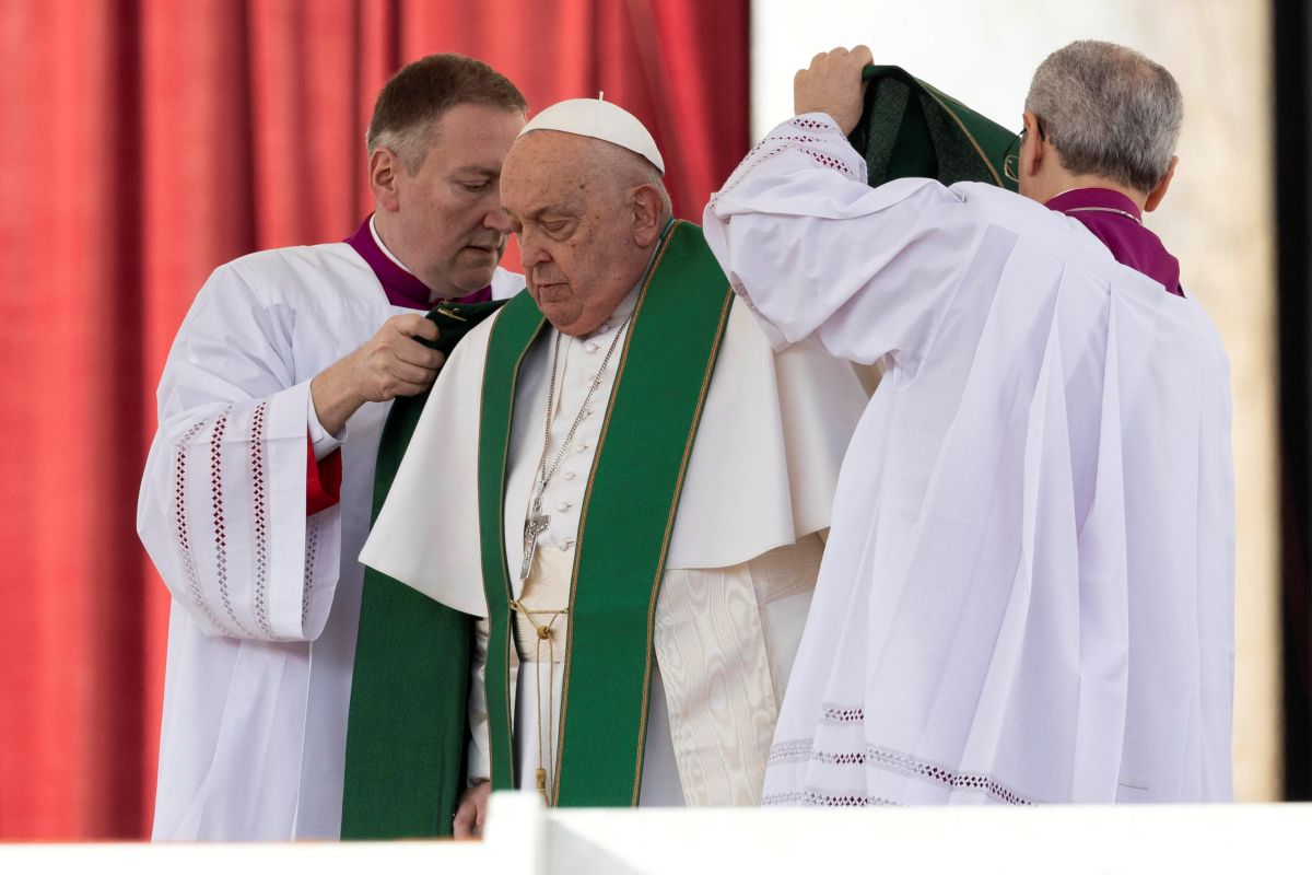 Il bollettino sul Papa: “graduale, lieve miglioramento”, la situazione