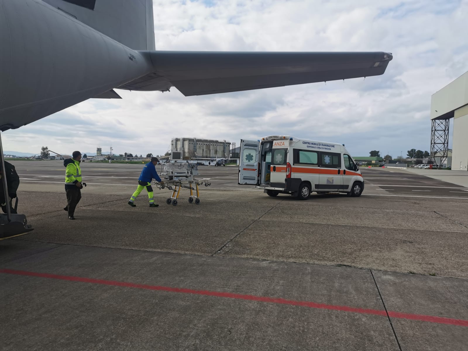 Soccorso aereo: C-130 in volo da Sigonella a Firenze per salvare bimbo di tre mesi | FOTO