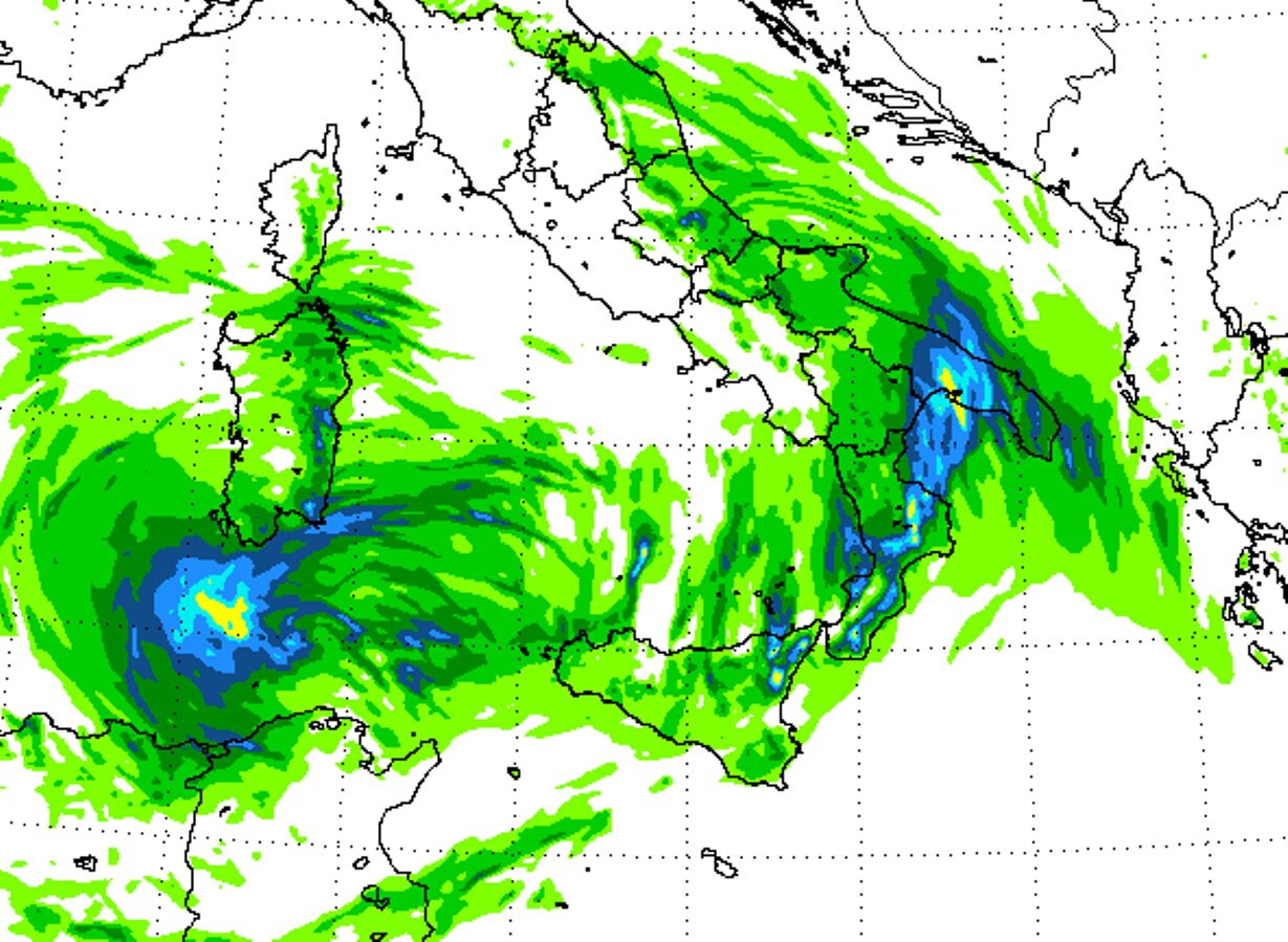 Allerta Meteo, il Ciclone Mediterraneo minaccia il Sud: alto rischio alluvioni tra domenica e lunedì