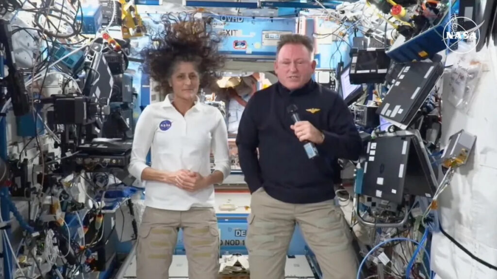 astronauti bloccati stazione spaziale iss