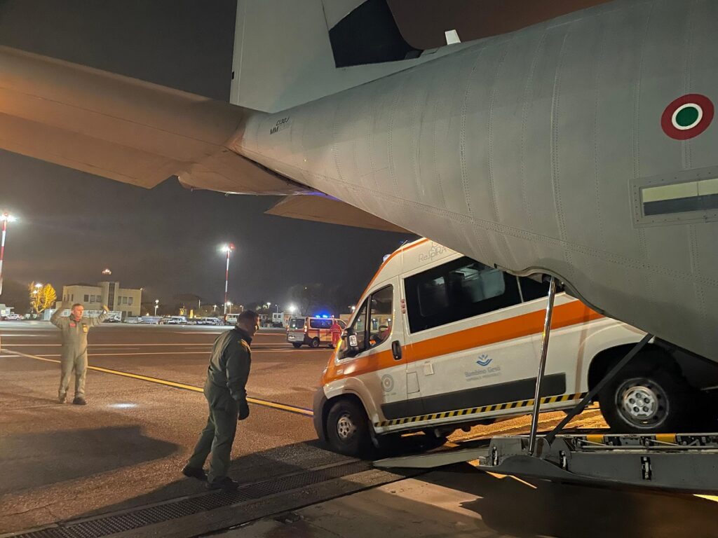 bimbo pericolo vita bari roma aeronautica militare