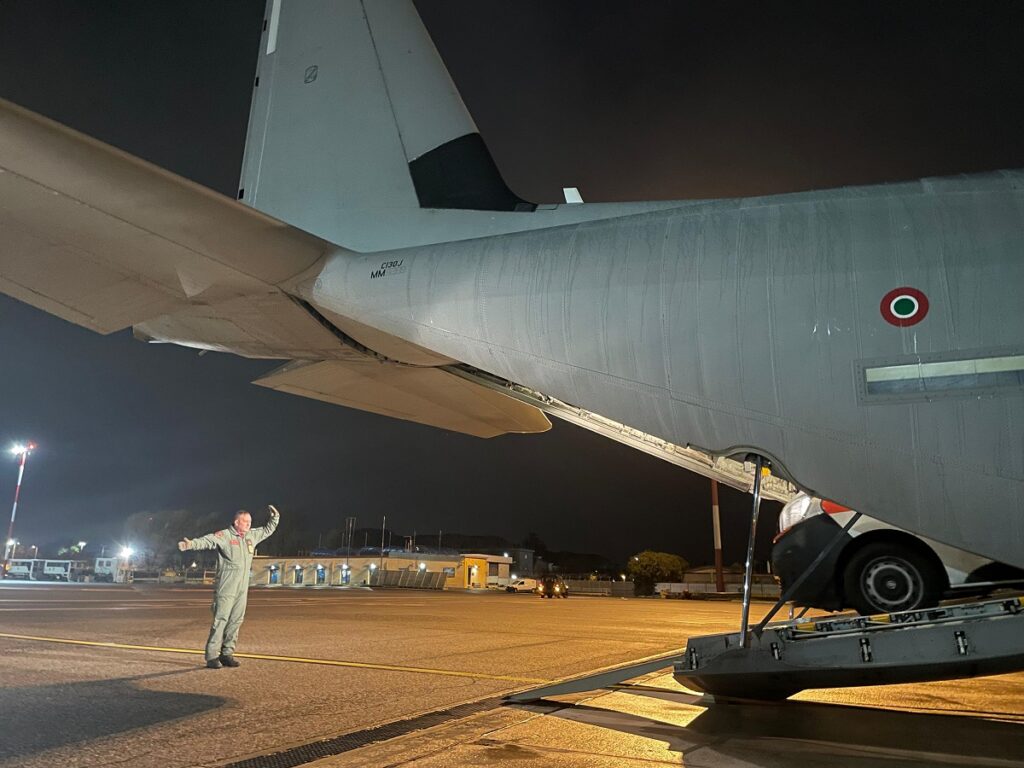 bimbo pericolo vita bari roma aeronautica militare