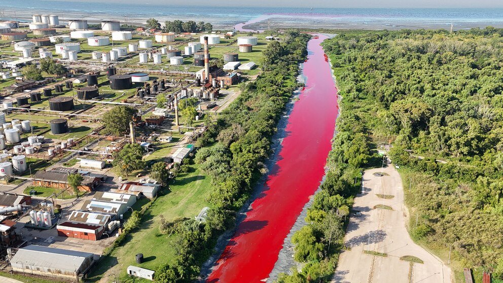 fiume rosso sangue argentina buenos aires