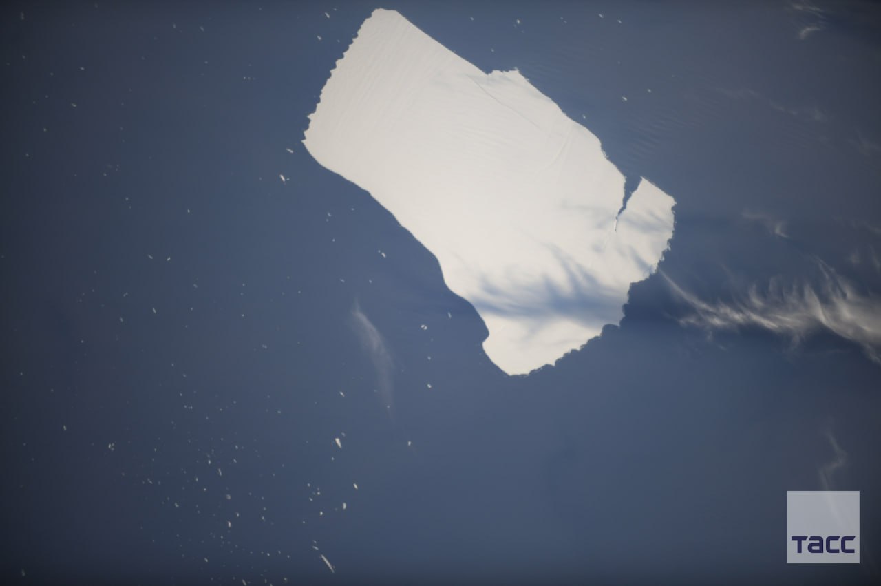 L’iceberg più grande del mondo visto dallo Spazio | FOTO