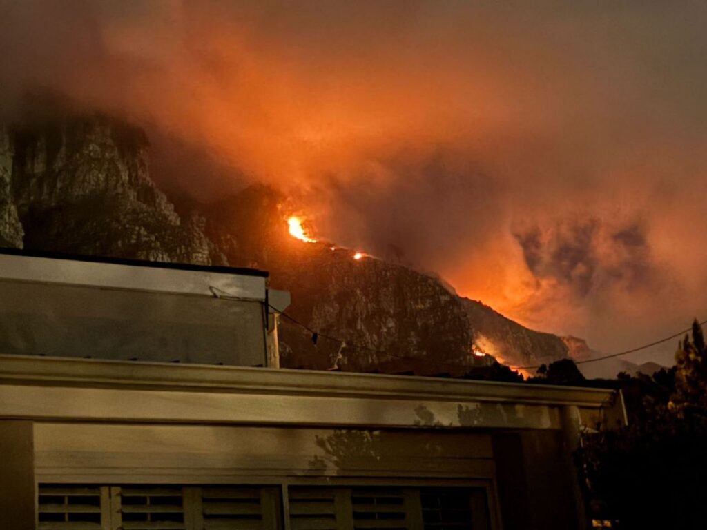 incendi città del capo sudafrica