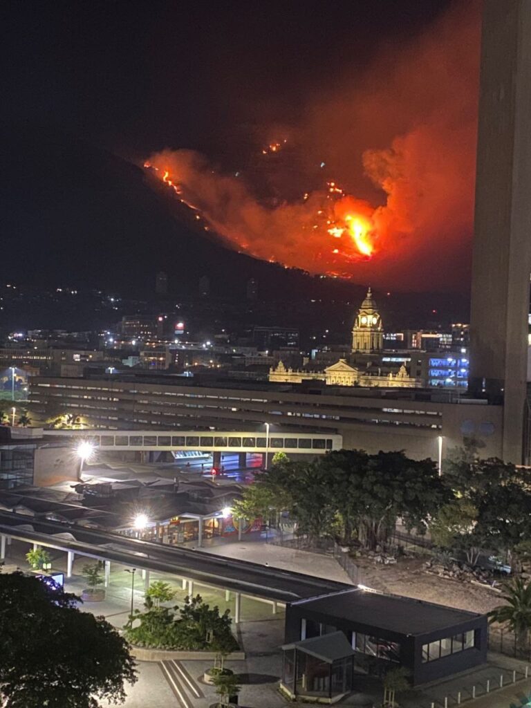 incendi città del capo sudafrica