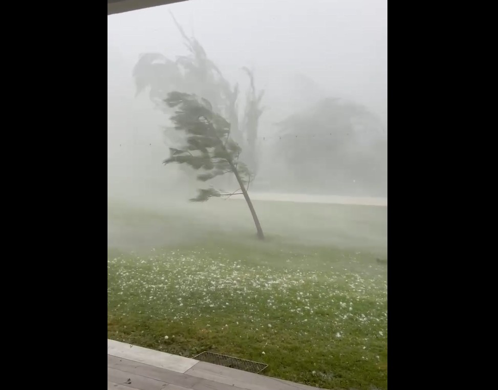 Maltempo Argentina, forte vento e grandine grossa sferzano Villa Mercedes | VIDEO