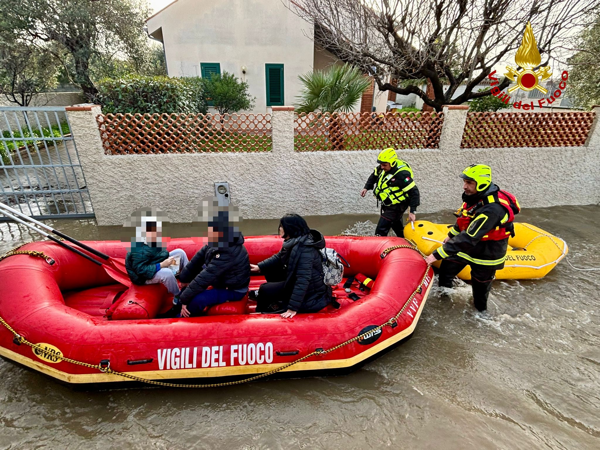 Maltempo Sicilia: 100 interventi nel Messinese, salvataggi in gommone | FOTO e VIDEO