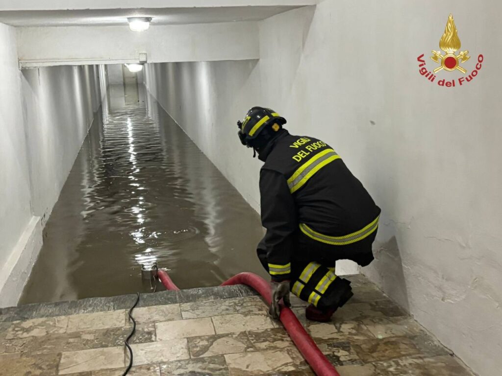maltempo sicilia calabria vigili del fuoco