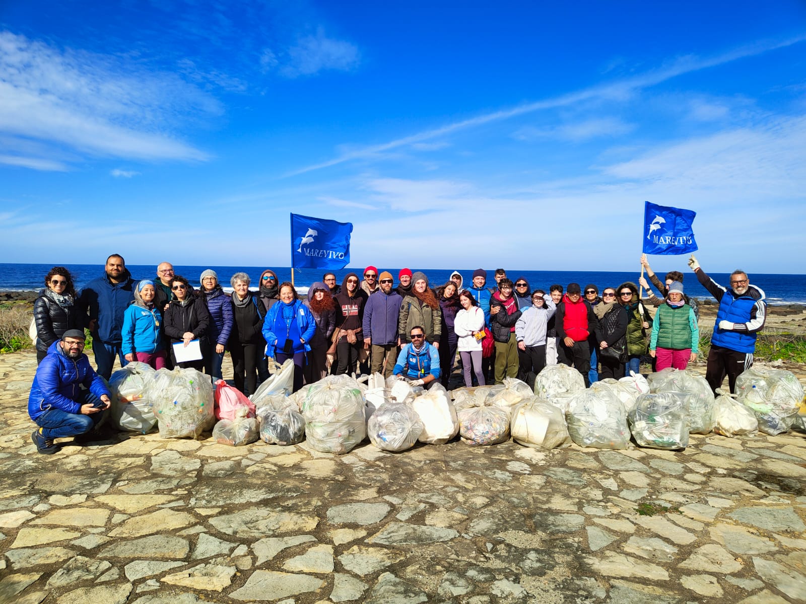 Pantelleria: raccolti oltre 130 kg di rifiuti in soli 30 metri di spiaggia | FOTO