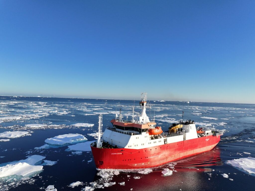 Nave Laura Bassi