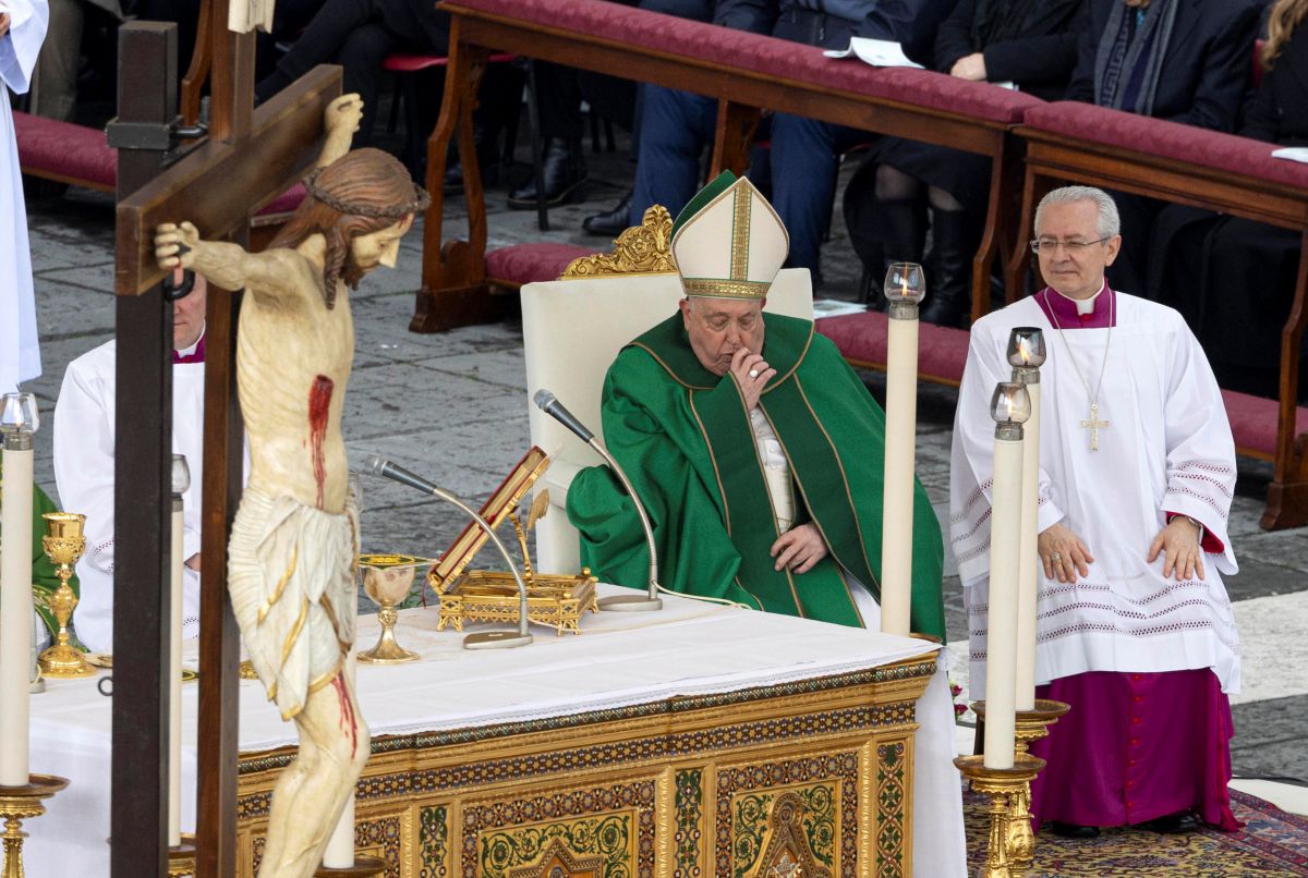 La situazione del Papa: cos’è l’inalazione ‘ab ingestis’ ed i possibili rischi entro 24-48 ore