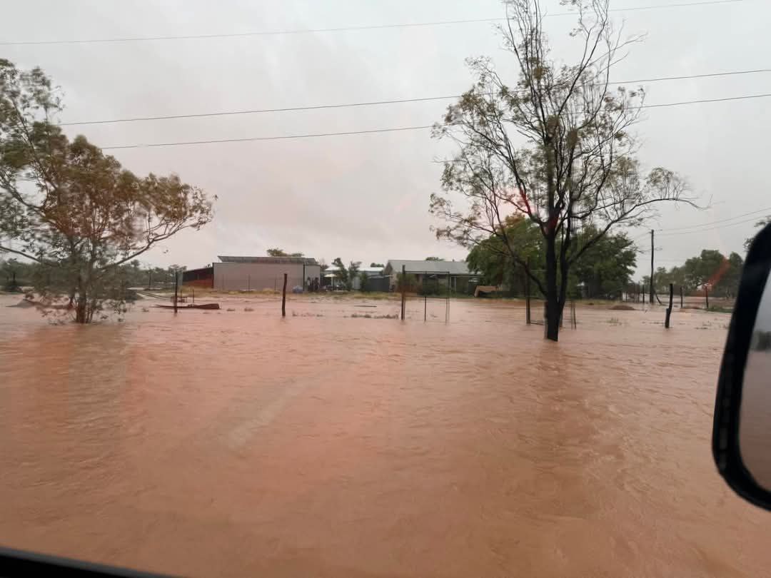 Alluvione in Australia: piogge record trasformano l’outback in un mare | FOTO e VIDEO