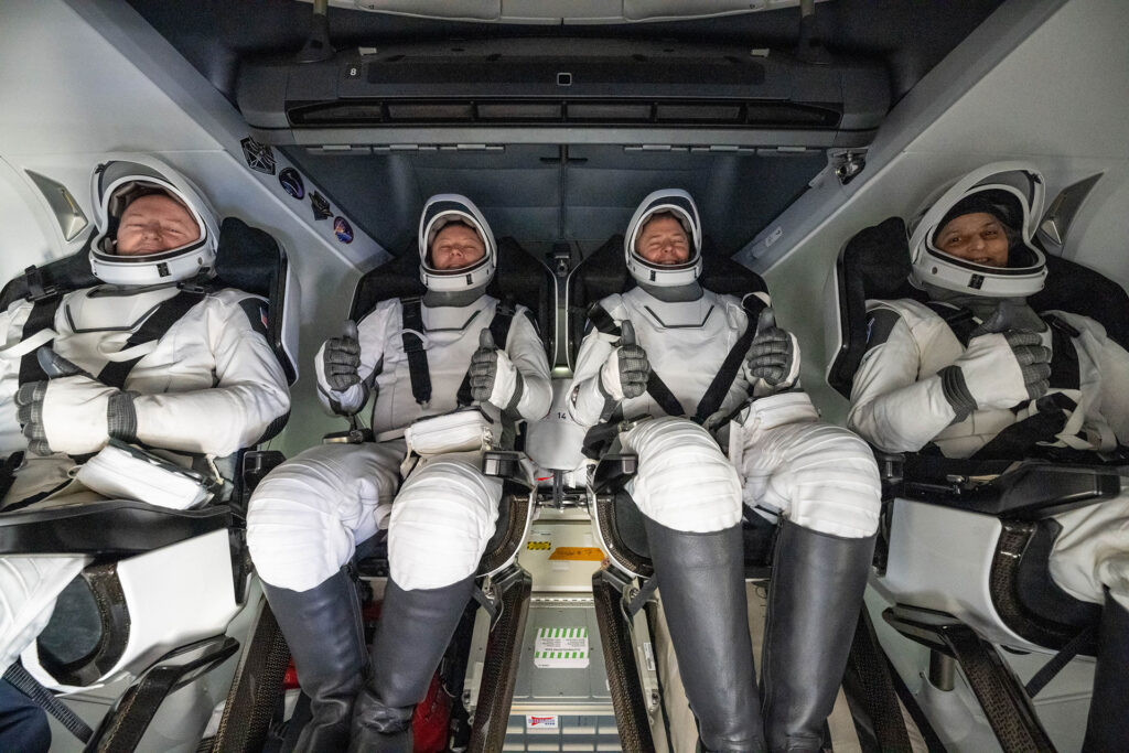 astronauti bloccati rientrati terra stazione spaziale