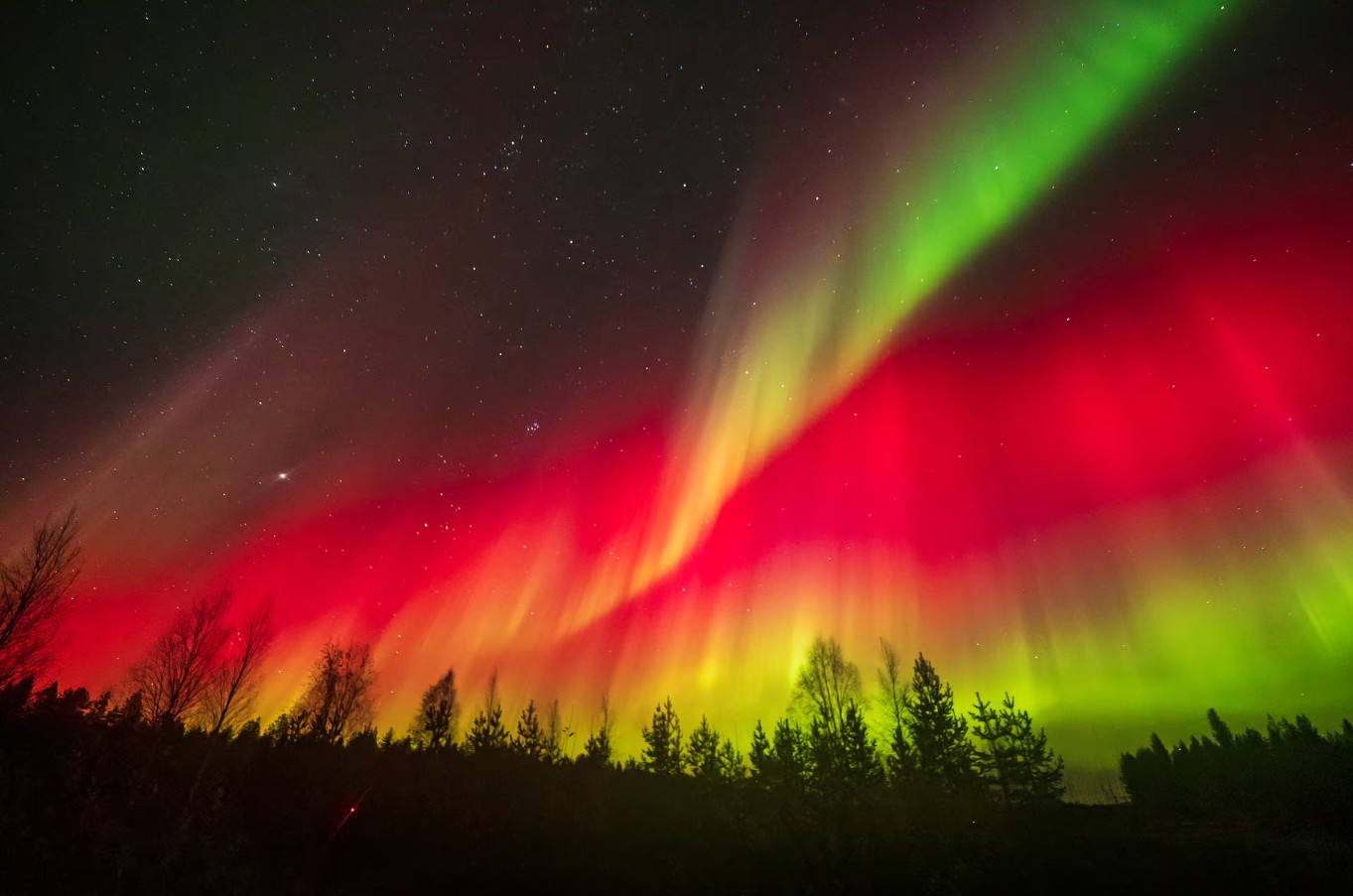 L’incanto dell’aurora boreale: spettacolari FOTO della danza di luci nel cielo