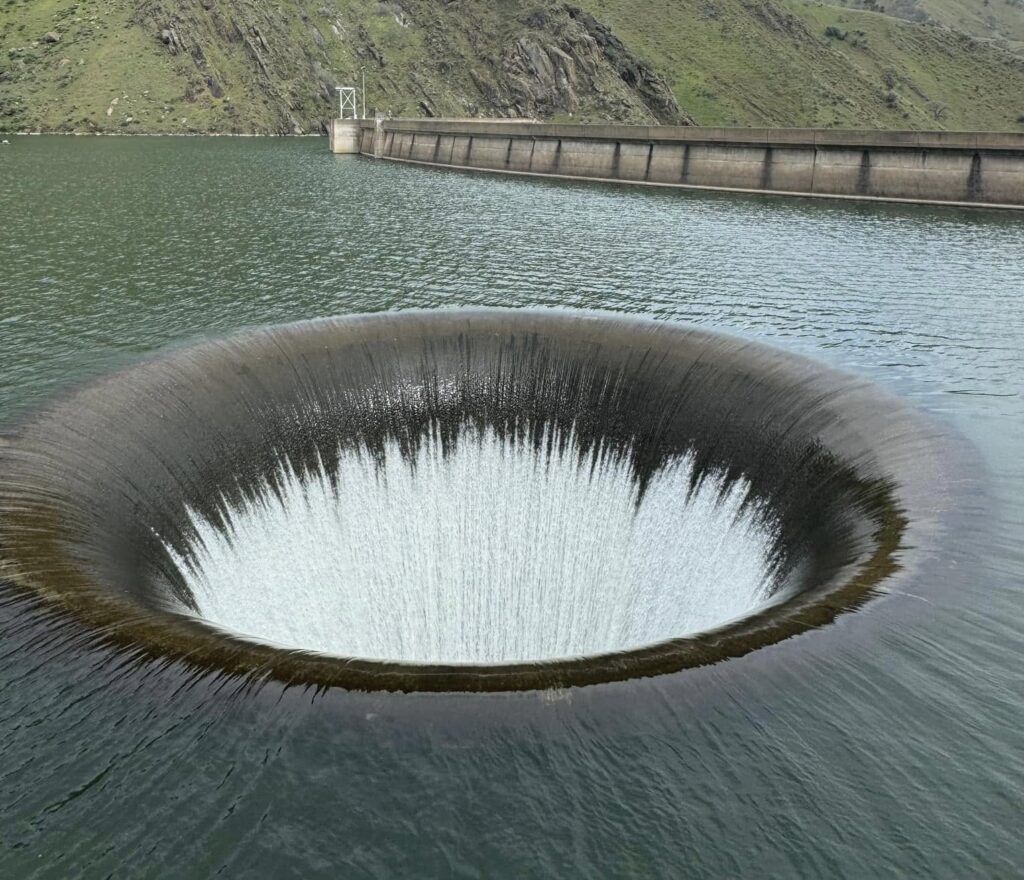 california Glory Hole Lago Berryessa