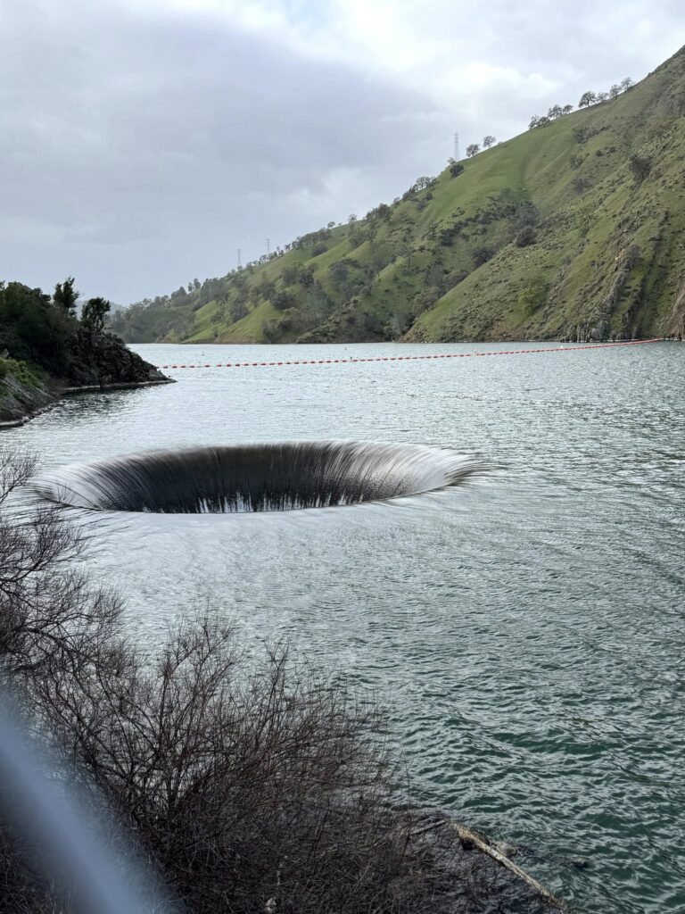california Glory Hole Lago Berryessa