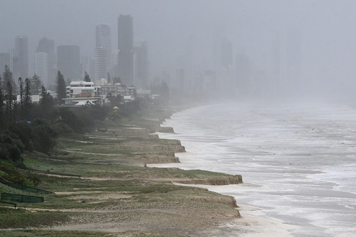Cyclone Alfred Hits Eastern Australia: One Dead, Many Injured, Record Blackouts - News Directory 3