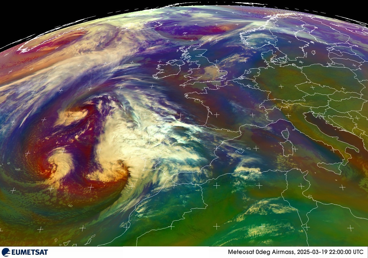 Allerta Meteo, il Ciclone Martinho si abbatte sul Portogallo nella notte. Dati pazzeschi da Madeira | LIVE