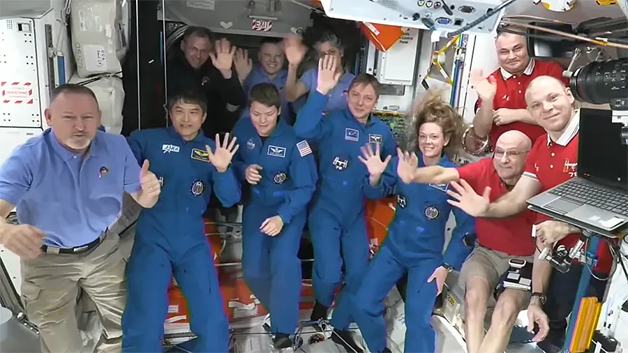 crew-10 stazione spaziale attracco