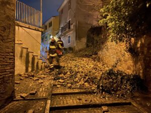 crollo muro penne maltempo abruzzo
