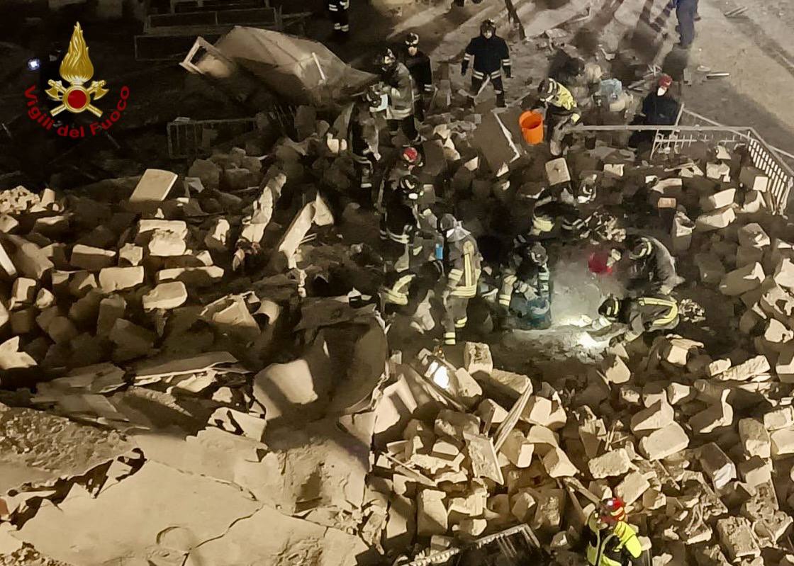Crollo Bari, proseguono le ricerche della donna dispersa