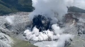 eruzione vulcano poas costa rica